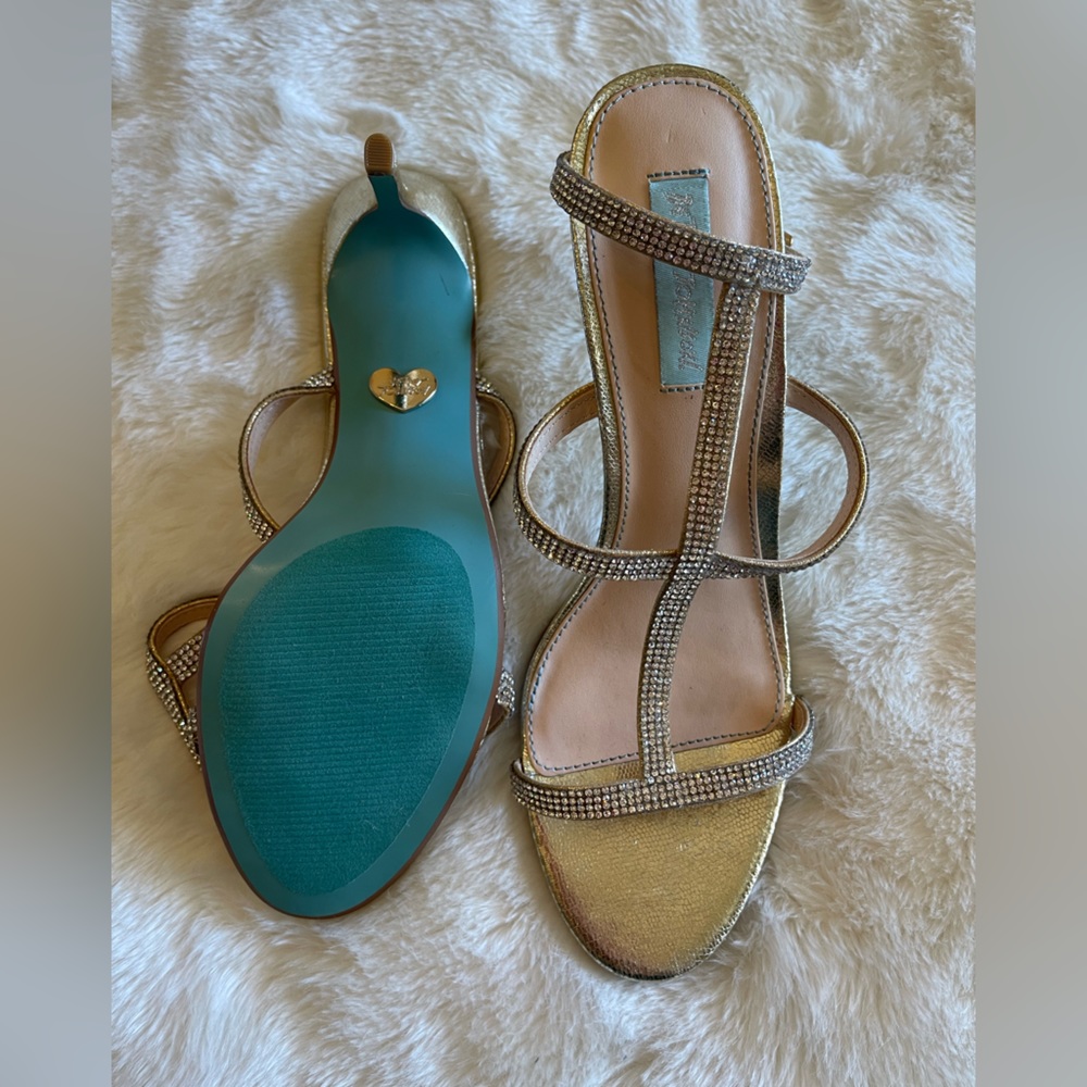 Blue by Betsey Johnson Heeled sandal gold